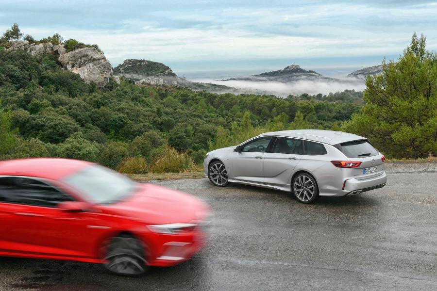  Opel Insignia GSi Sports Tourer 2017 года  (фото 11 из 40)